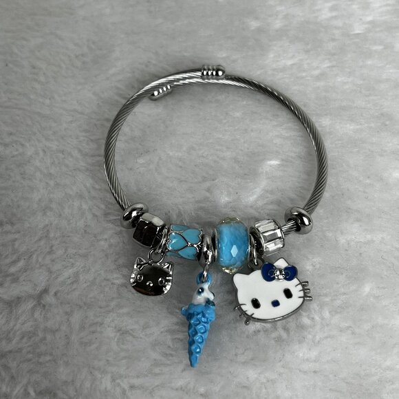 461 Blue Hello Kitty Bracelet cute - Picture 1 of 4